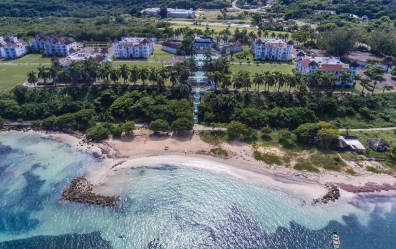 דירות מונטגו ביי Castle By The Sea